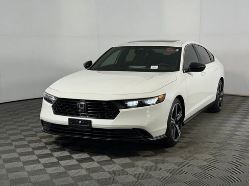 Used 2025 Honda Accord Sport image 3