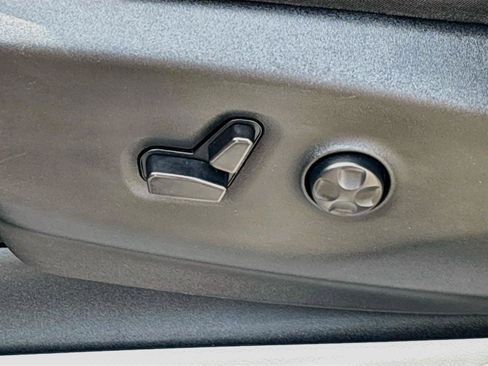 Used 2024 Chrysler Pacifica Limited FWD image 22