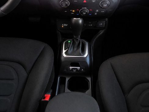 Used 2019 Jeep Renegade Latitude AWD/4WD image 20