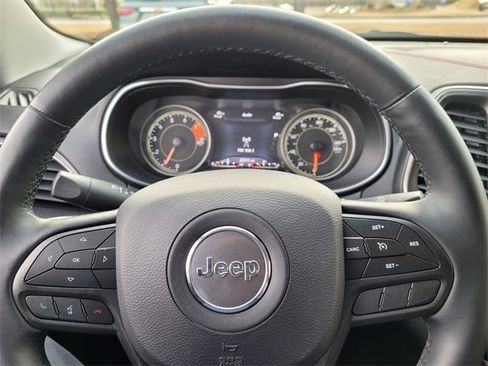 Used 2019 Jeep Cherokee Trailhawk image 31