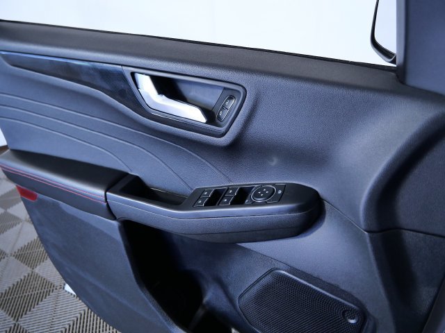 Certified 2025 Ford Escape ST-Line AWD/4WD image 23