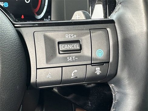 Certified 2024 Nissan Pathfinder Platinum w/ Black Appearance Package image 28