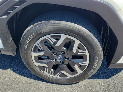 Used 2025 Subaru Forester Premium AWD/4WD image 9