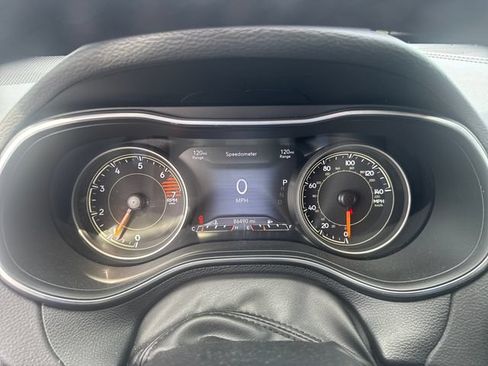 Used 2023 Jeep Cherokee Altitude Lux AWD/4WD image 18