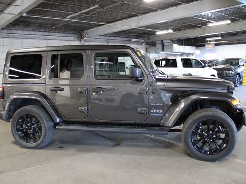 Used 2022 Jeep Wrangler Unlimited Sahara w/ Cold Weather Group AWD/4WD image 3