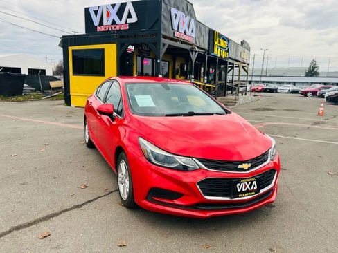 Used 2018 Chevrolet Cruze LT w/ LT Fleet Convenience Package image 3