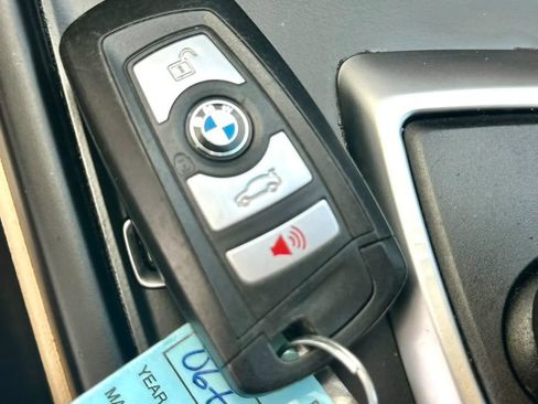 Used 2017 BMW 320i xDrive Sedan AWD/4WD image 32