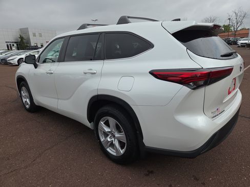 Used 2023 Toyota Highlander L FWD image 5