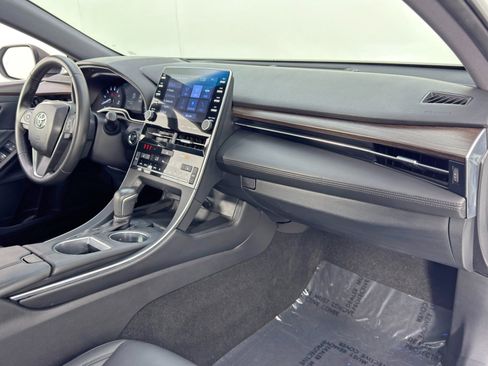 Used 2019 Toyota Avalon XLE w/ Moonroof Package image 14