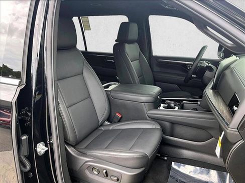 Used 2026 Chevrolet Suburban LT w/ Comfort Package RWD image 9