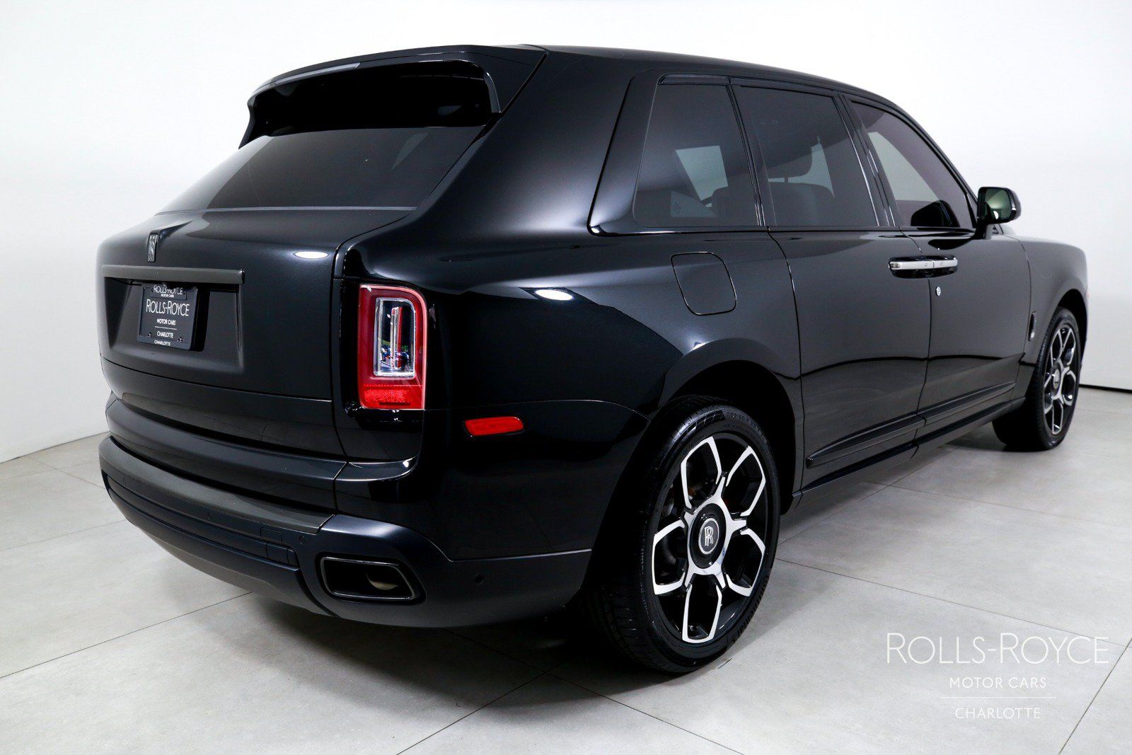 Used 2021 Rolls-Royce Cullinan Black Badge AWD/4WD image 2