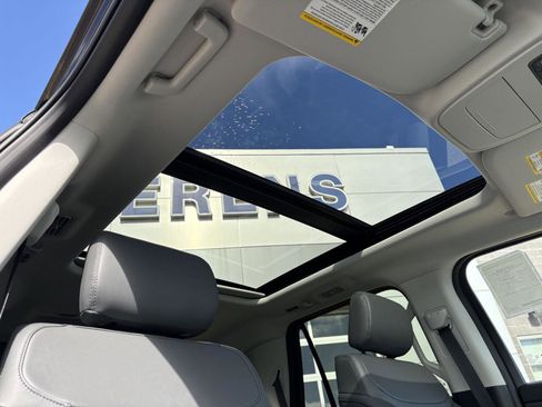 New 2026 Ford Expedition Active image 24