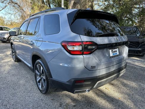 Used 2023 Honda Pilot Touring image 4