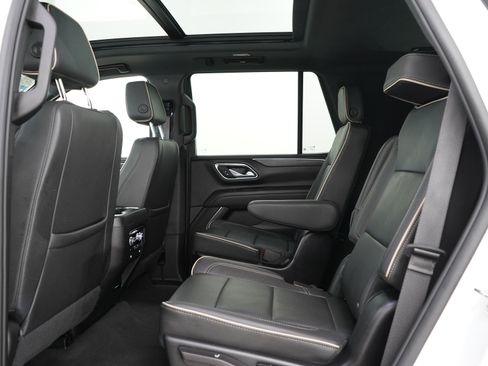 Used 2024 GMC Yukon SLT w/ SLT Luxury Package AWD/4WD image 16