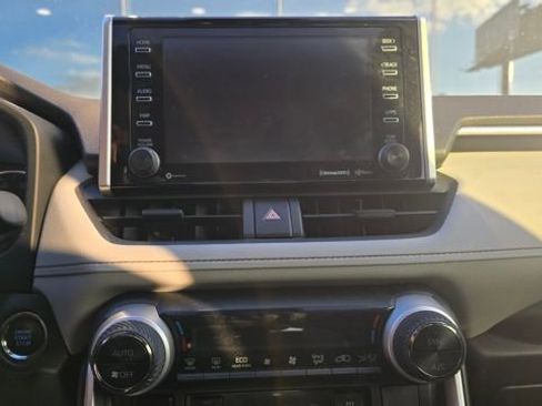 Used 2019 Toyota RAV4 XLE image 9