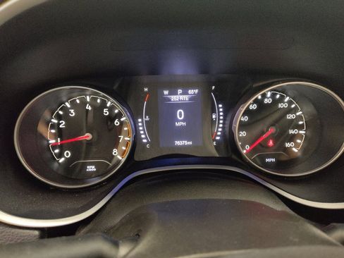 Used 2017 Jeep Compass Latitude FWD image 23