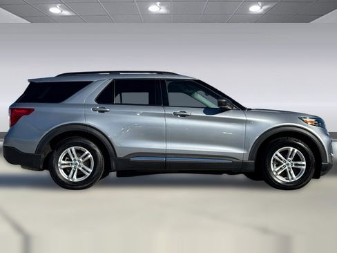 Used 2023 Ford Explorer XLT w/ Equipment Group 202A image 2