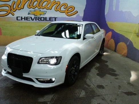 Used 2023 Chrysler 300 Touring L w/ Popular Equipment Group image 8