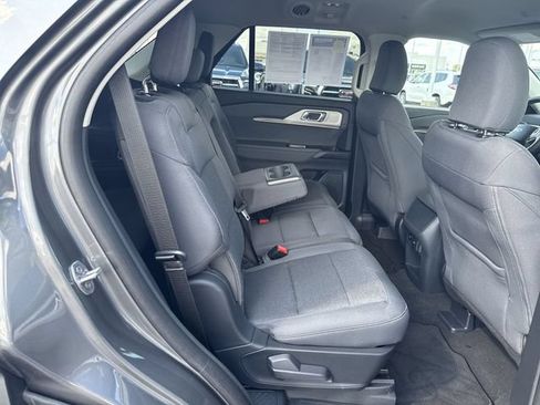 Used 2025 Ford Explorer Active AWD/4WD image 19