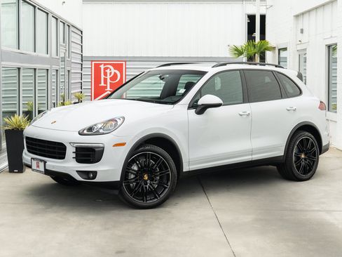 Used 2018 Porsche Cayenne S AWD/4WD image 2