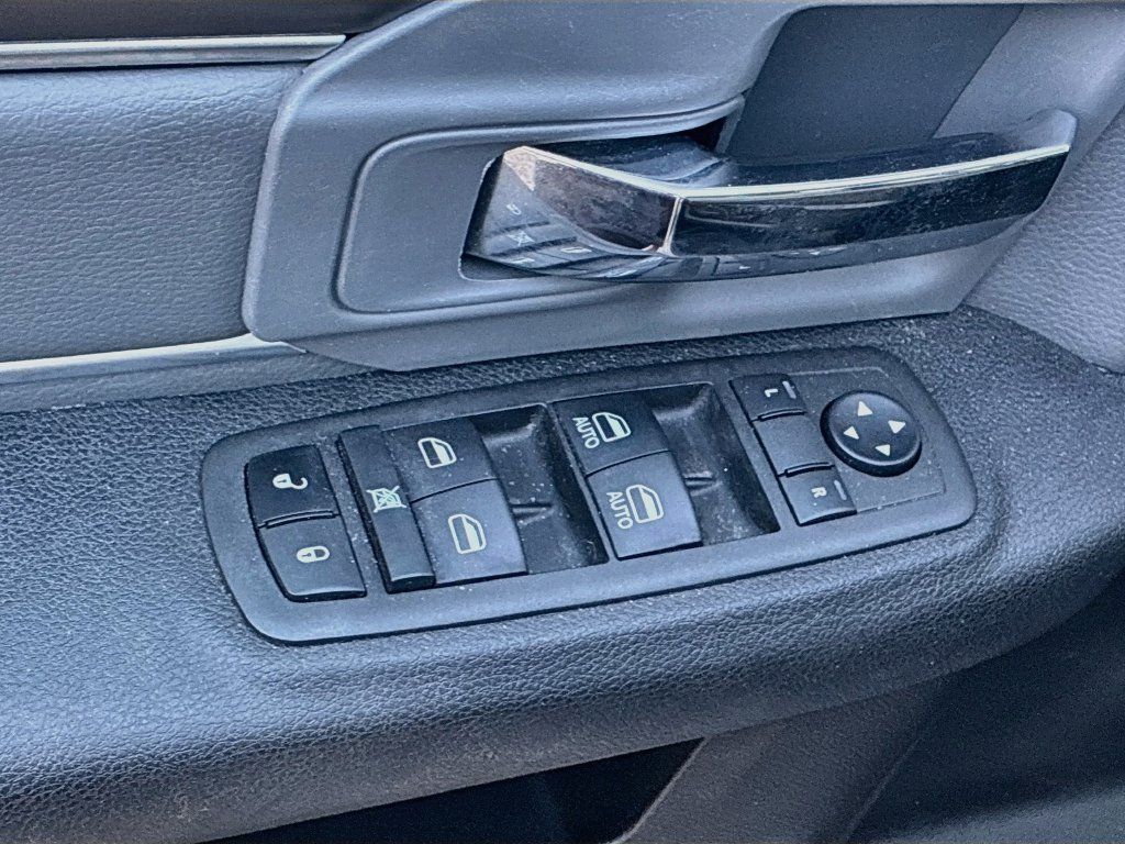 Used 2023 RAM 1500 Classic SLT AWD/4WD image 17