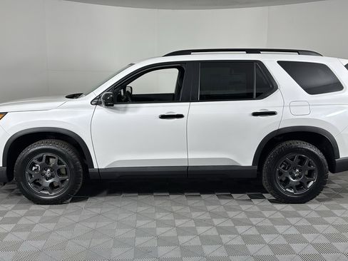 New 2025 Honda Pilot TrailSport image 7