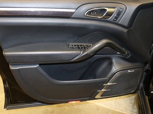 Used 2012 Porsche Cayenne Turbo image 12