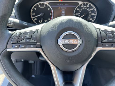 Used 2024 Nissan Altima 2.5 SV FWD image 21