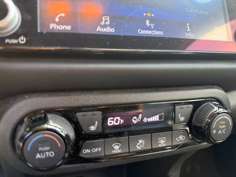 Used 2022 Nissan Kicks SR w/ Premium Package FWD image 17