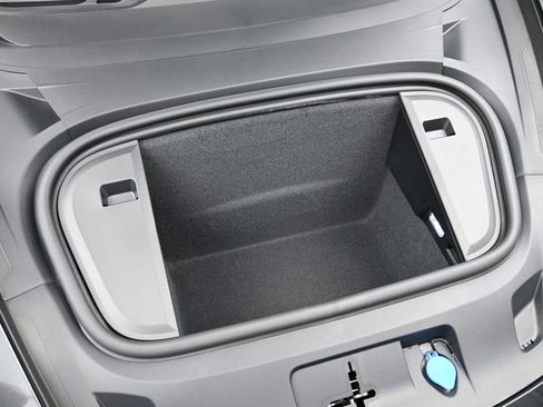 New 2026 Porsche Taycan image 35