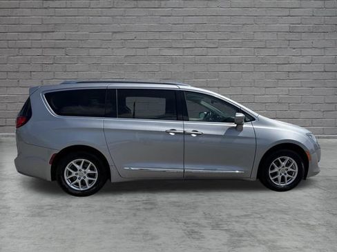 Used 2020 Chrysler Pacifica Touring-L FWD image 27