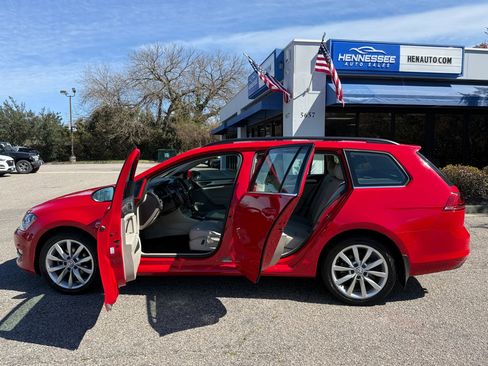 Used 2015 Volkswagen Golf SEL image 29