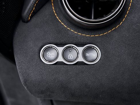 Used 2024 McLaren 750S image 48