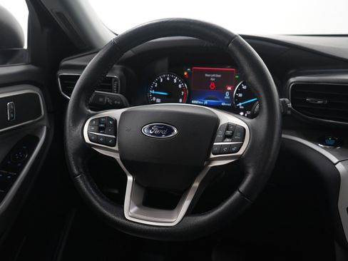 Used 2021 Ford Explorer XLT w/ Equipment Group 202A image 18