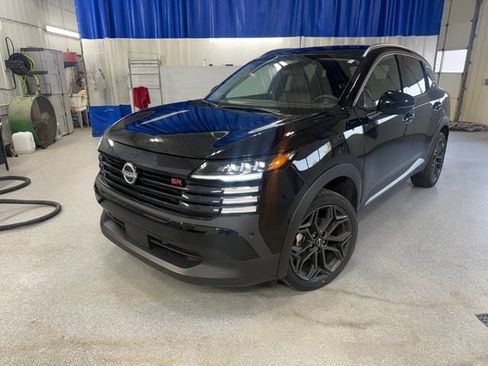 Used 2025 Nissan Kicks SR AWD/4WD image 1