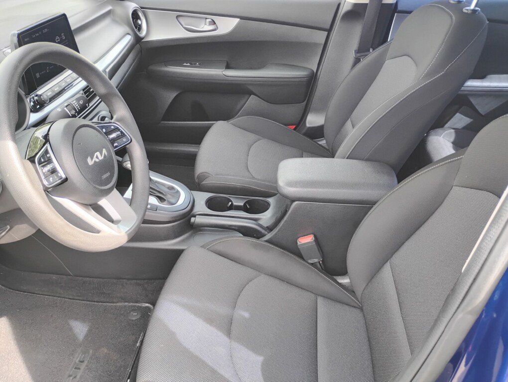 Used 2022 Kia Forte LXS FWD image 9