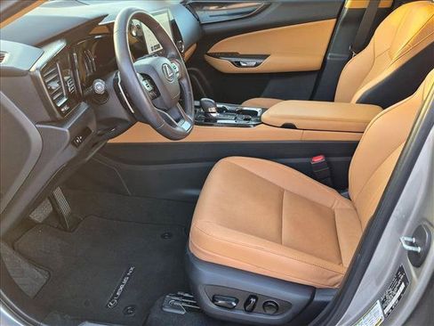 Used 2025 Lexus NX 250 FWD image 11
