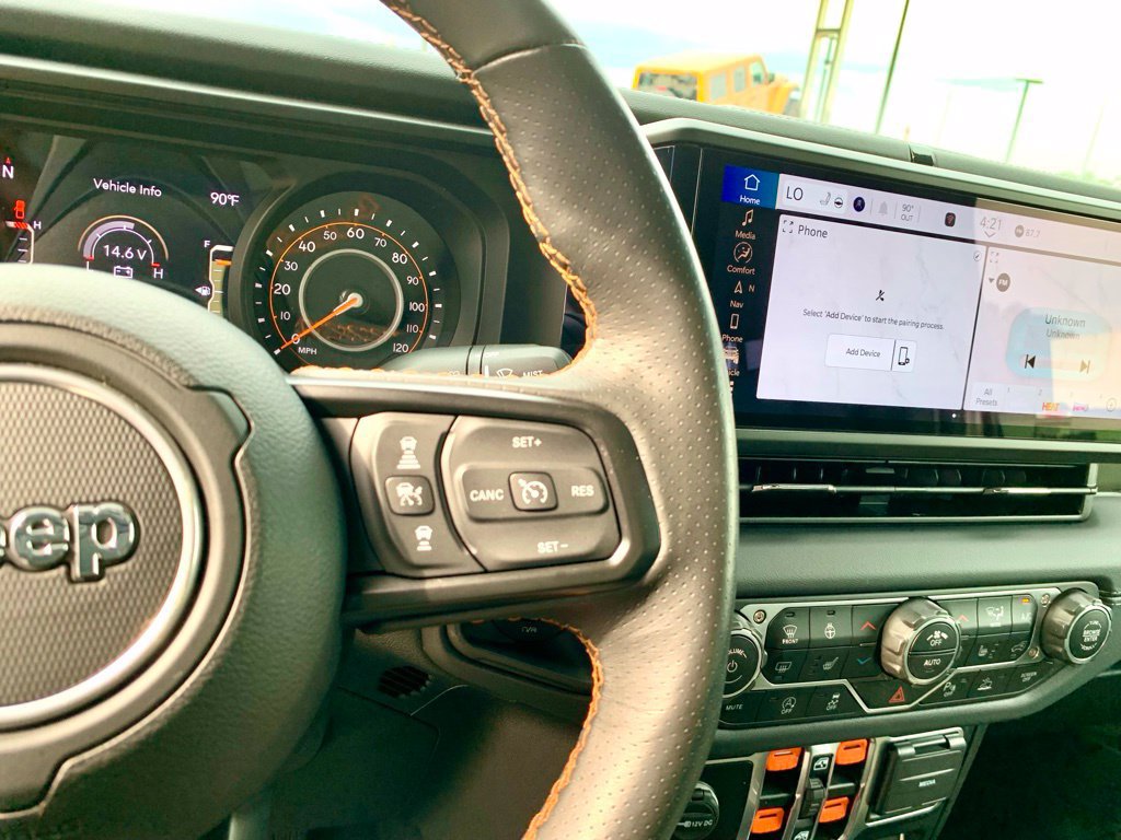 Used 2024 Jeep Gladiator Mojave AWD/4WD image 32
