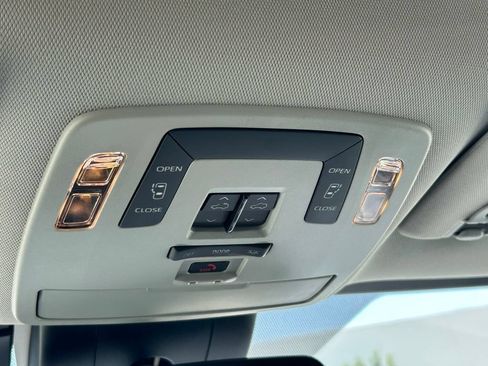 Used 2023 Toyota Sienna LE w/ LE Plus Package FWD image 19