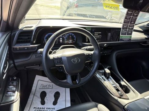 Used 2024 Toyota Crown Platinum image 14