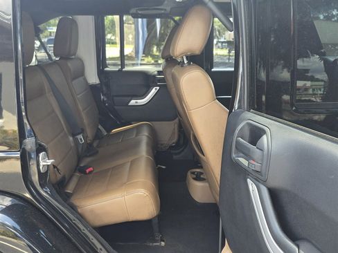 Used 2012 Jeep Wrangler Unlimited Rubicon w/ Connectivity Group AWD/4WD image 28