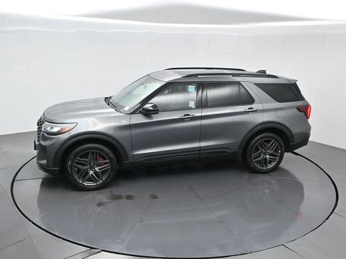Used 2025 Ford Explorer ST-Line w/ ST-Line Street Pack image 60