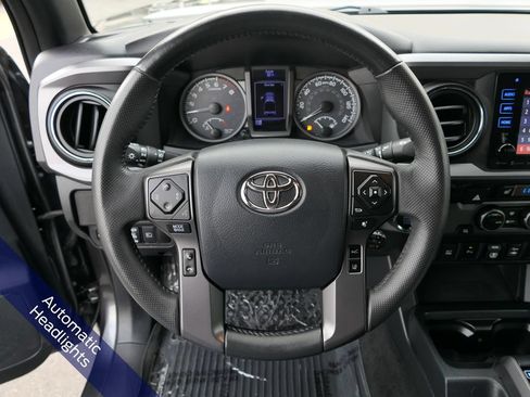Used 2018 Toyota Tacoma TRD Sport w/ TRD Premium Sport Package RWD image 21