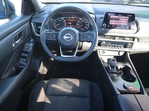 Used 2024 Nissan Rogue SV image 11