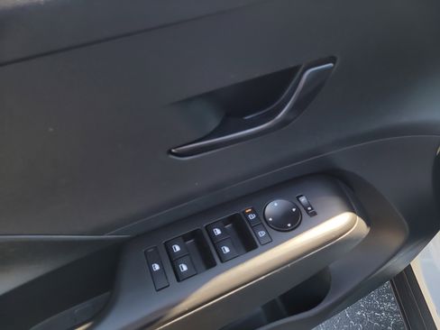 Used 2024 Hyundai Kona SEL image 18