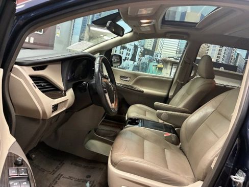 Used 2018 Toyota Sienna XLE Premium image 18