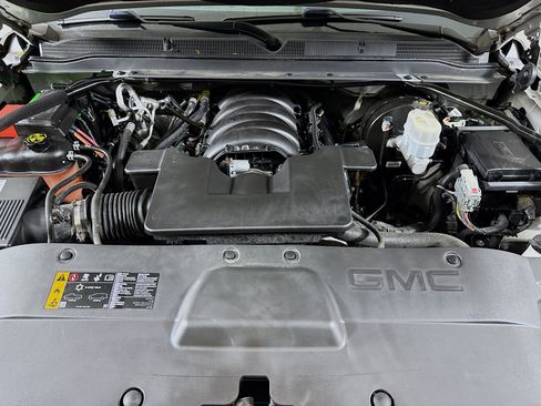 Used 2019 GMC Yukon SLE w/ SLE Value Package image 38