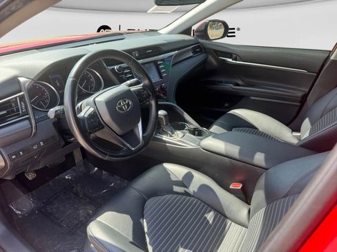 Used 2020 Toyota Camry SE FWD image 16