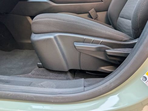 Used 2025 Chevrolet Equinox LT w/ Safety and Technology Package FWD image 18