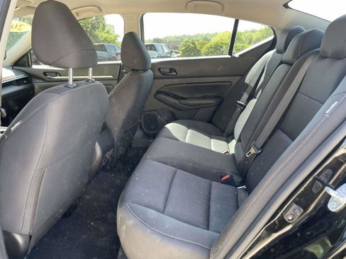 Used 2023 Nissan Altima 2.5 SV FWD image 3